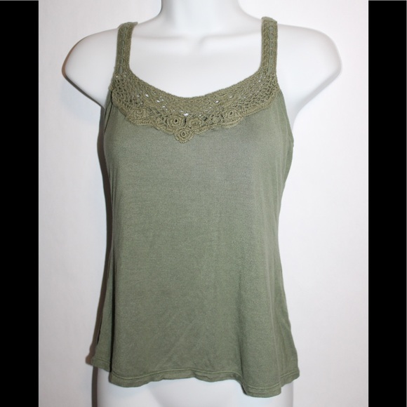 💚SANTIKI GREEN CROCHET Adjustable strap tank top - Picture 3 of 11